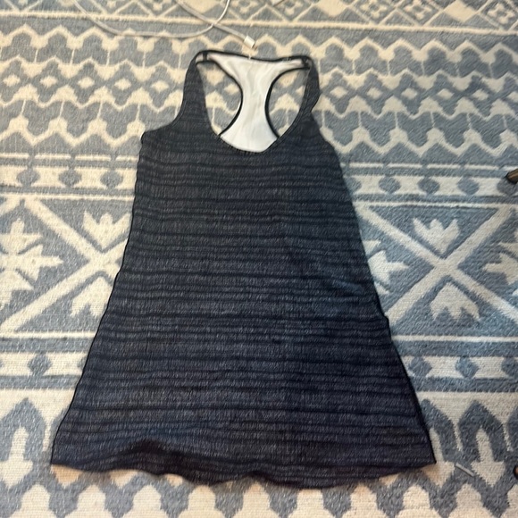 Lululemon size 2 womens black tank top - Picture 1 of 1
